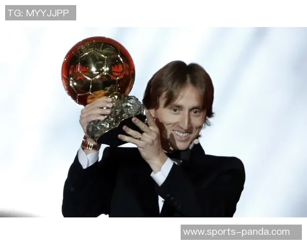 以球星视角深度解读年度足球先生评选背后的荣耀与争议