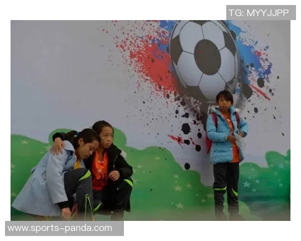 一代女足球星追梦之路：从草根女孩到世界舞台的奋斗与荣耀